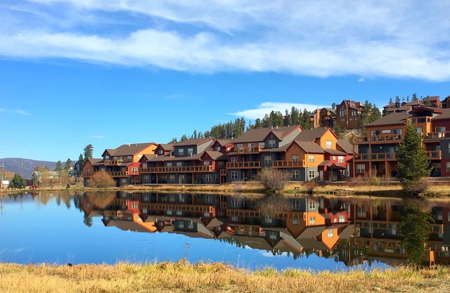 Condo 2BR confortable à Winter Park Fraser, une vue imprenable, Wifi, W / D, récemment rénové