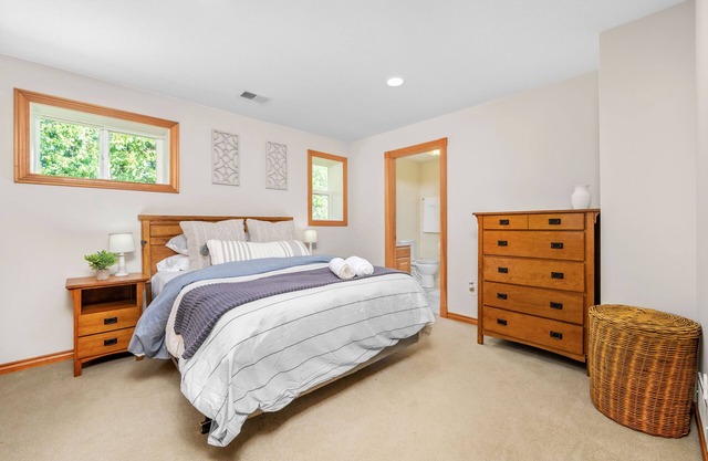Cozy 2BR - Heated Bath Floors - Close To town
