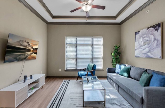Chic 2BR- Pool,Gym,Parkng,Near BOK Ctr&Arts Dstrct