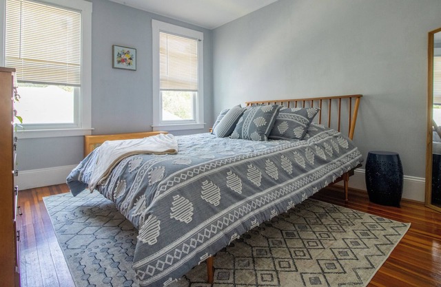 Cozy 2BR Near West Hartford Center: Work & Relax