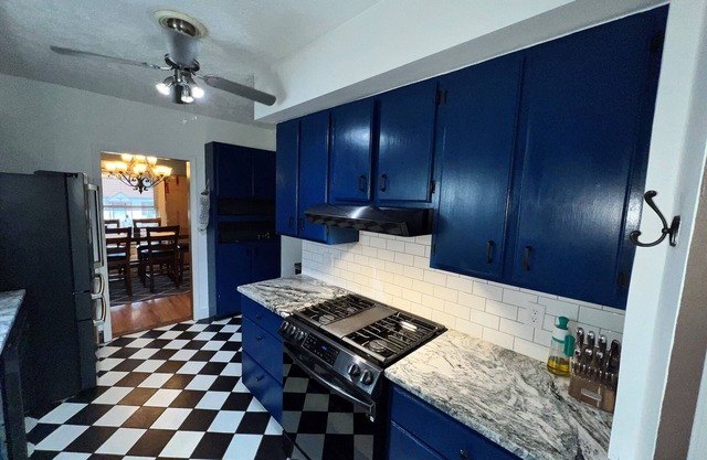 Cozy 3 bed 2 bath full home retreat - located .5 miles from the HOFV