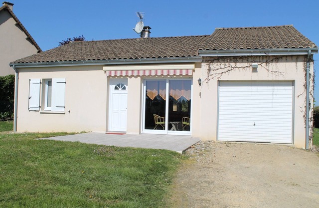 Maison de plain-pied avec jardin clôturé, proche Thermes St Roch - 3 chambres, WiFi, cuisine équipée