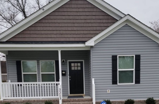Cozy 3-bedroom 2 bath home with porch and back deck - 3 mins from River Casino!