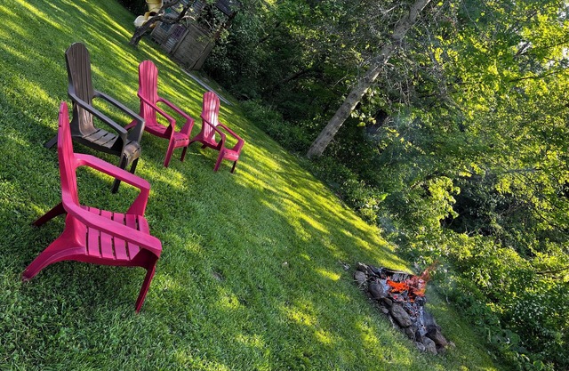 Cozy 3 bedroom 2 bath home close to hiking, biking, and Stowe!
