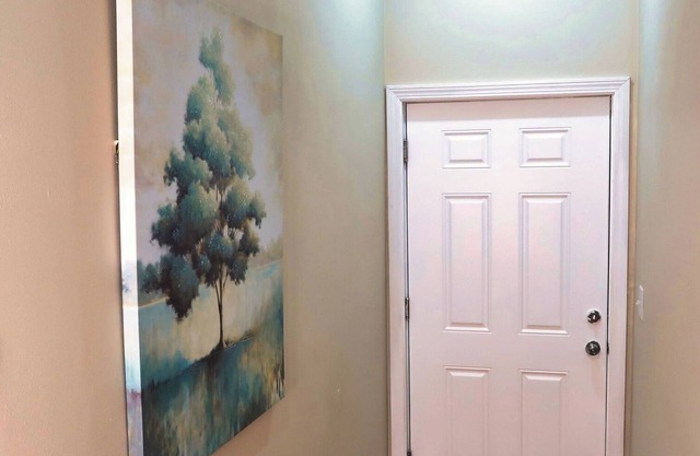 Cozy 3 Bedroom Apartment Minute's From Downtown Lawrence