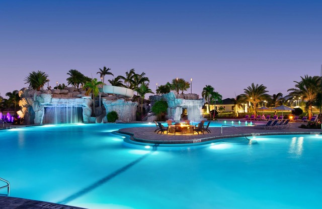 Cozy 3-bedroom bungalow, pool, stunning amenities, in brilliant Estero