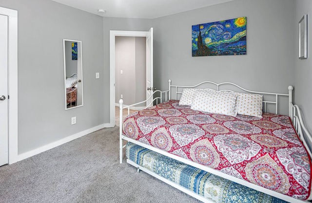 Cozy 3 Bedroom Close to Uptown CLT! Hot Tub & Patio