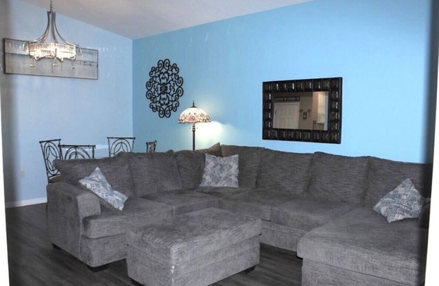 Cozy 3-bedroom condo with AC, fitness room, pool, in welcoming Fort Myers