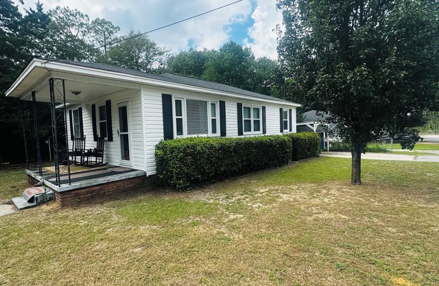 Cozy 3-bedroom Home in West Columbia located only 5 minutes from downtown