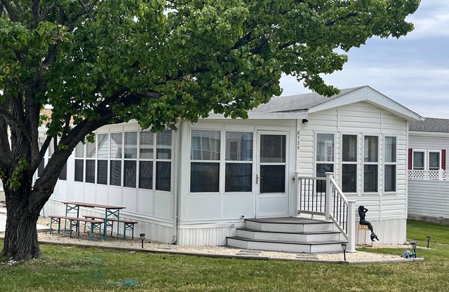 Cozy 3 Bedroom Cottage - Bay views & Multiple pools