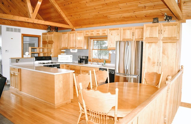 Cozy 3-bedroom house in nice Carson City with WiFi, AC