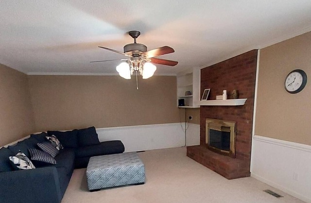 Cozy 3 bedroom House in nice quiet neighborhood