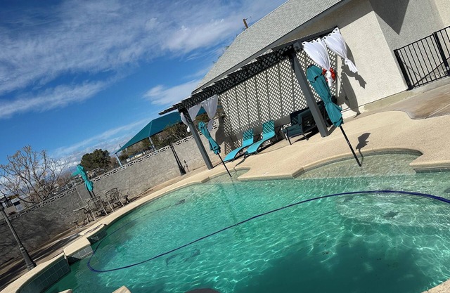 Cozy 3-bedroom house in delightful Las Vegas with Pool, WiFi, AC