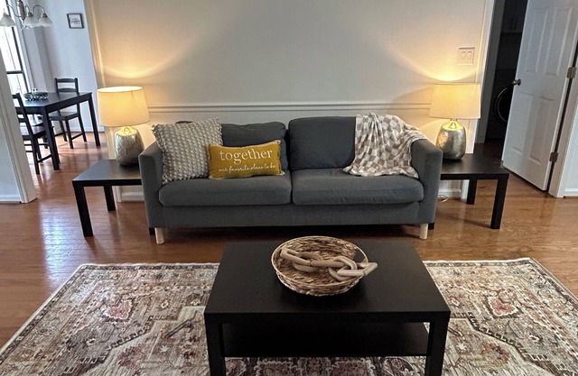 Cozy 3-bedroom house in fabulous Tuscaloosa with pool