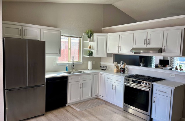Cozy 3-bedroom house with AC and WiFi in welcoming El Paso