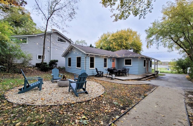 Cozy 3 bedroom river cottage w/ indoor fireplace