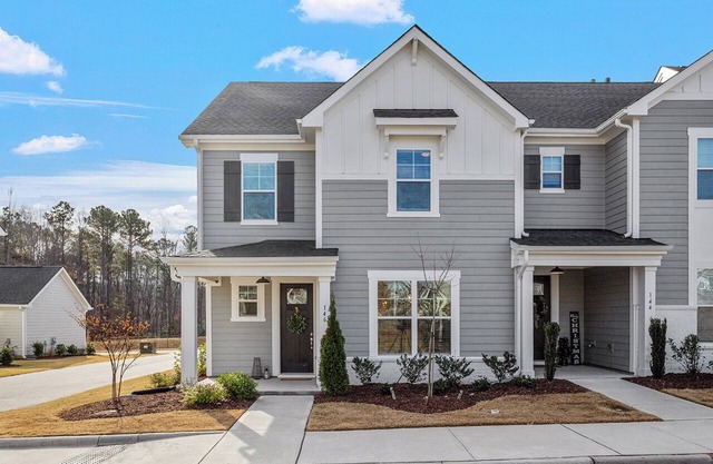 Cozy 3-bedroom townhome in terrific Wake Forest with AC, WiFi