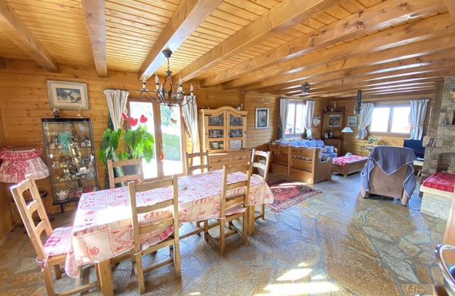 Cozy 3-BR Chalet in Quiet Area - Near Slopes, Fireplace, WiFi, Garage