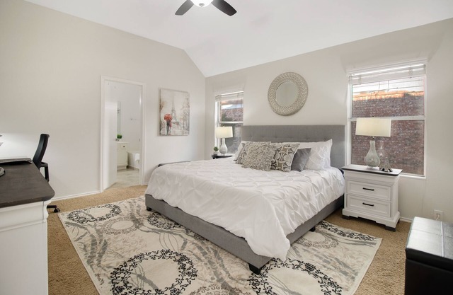 Cozy 3 BR /Home Office / Backyard Gateway / Perfect for Longer Stays