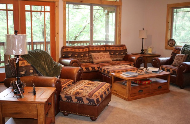 Cozy 3 Story Cabin - Près de la rivière et du lac