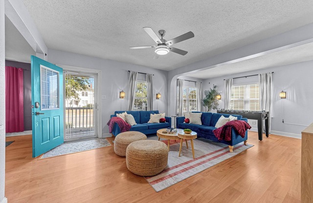 Cozy 3BD Beachfront - Foosball & Yard Games w/ BBQ