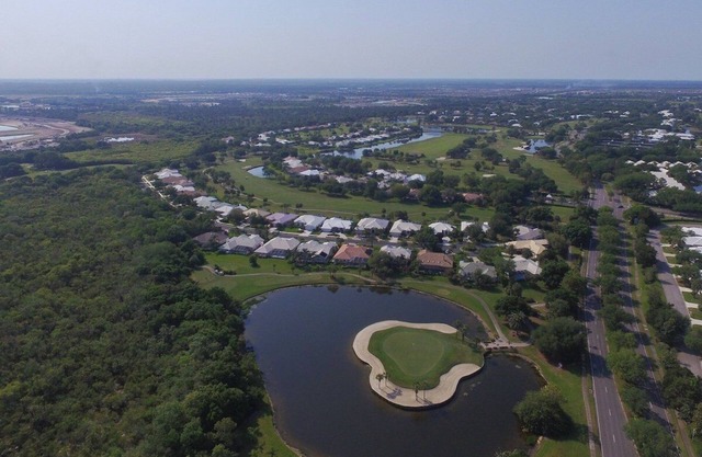Cozy 3BR/2BA Lakeside Villa Close To Area Beaches - Happy Trails