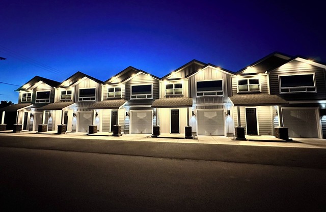 Cozy 3BR Townhome - Walk anywhere in Joseph! (A)