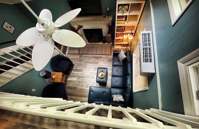 Cozy 4-bedroom chalet in the Hideout with WiFi, AC