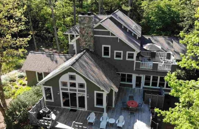Cozy 4-bedroom house in enchanting Glen Arbor with AC, WiFi