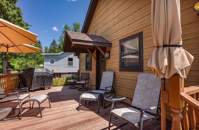 Cozy 4-bedroom cabin with WiFi, AC in fabulous Wisconsin Dells