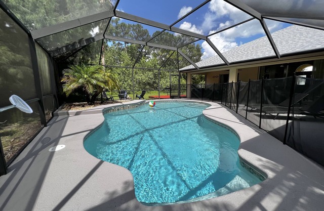 Cozy 4BR Home w/ Solar heated Pool, BBQ, & Bonfire