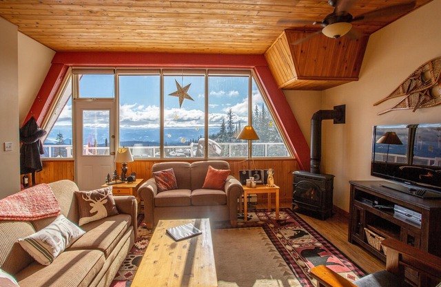 Cozy A-Frame Mountain Suite w/ Hot Tub, Fireplace & Deck