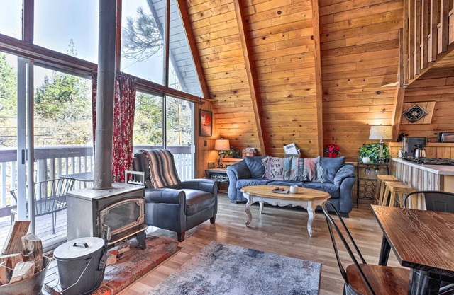 Cozy A-Frame w/ Hot Tub Near Arrowbear Lake!