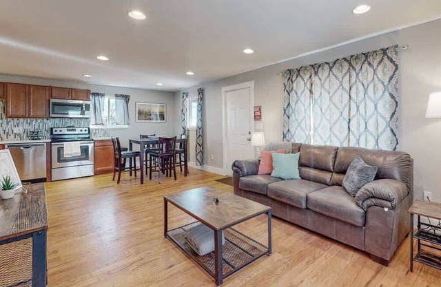 Cozy and Budget Friendly Single Bedroom in Denver