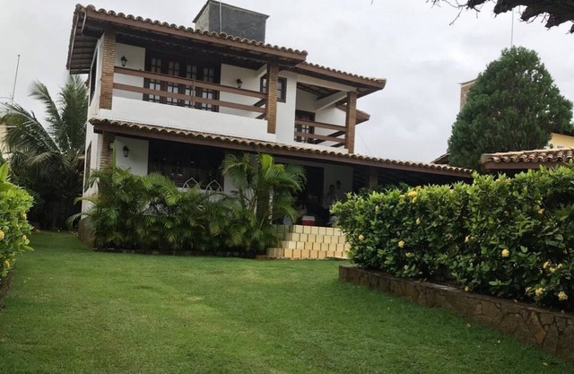 Maison confortable et charmante avec piscine et jardins en copropriété en front de mer!