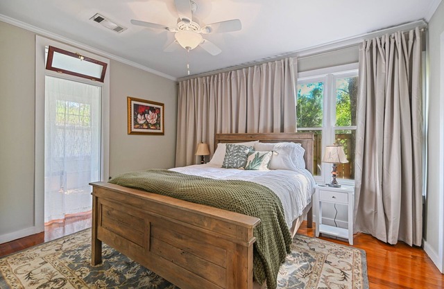 Cozy and Clean - Best located Old Cloverdale Cottage, Pet-friendly