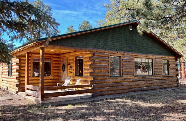 Cozy and family friendly 3 bedroom cabin on a 3/4-acre lot