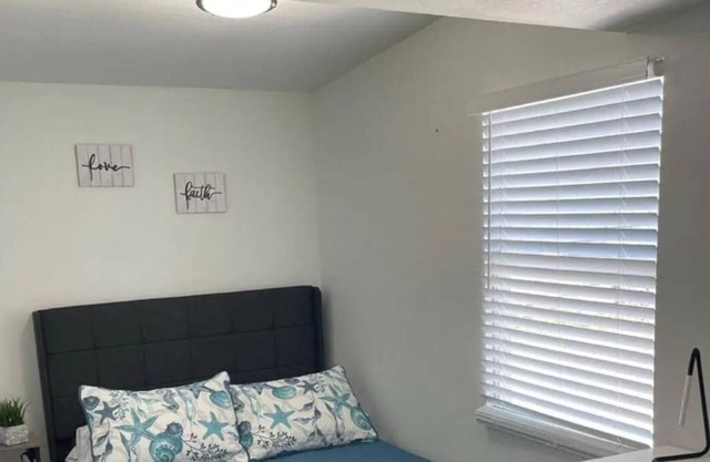 Cozy and Peaceful House in WPB close to the airport and main highways