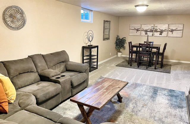 Cozy and Private Lower Level Unit with Full Kitchen