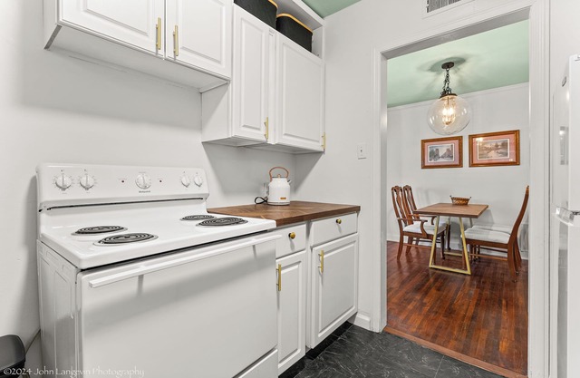 Cozy and Quiet East Memphis Duplex