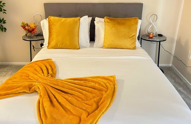 Cozy and Quiet/pool/gym/free parking/10 min to LAX