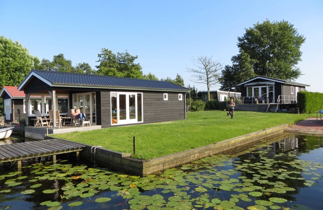 Chalet confortable et rustique plus péniche sur l'eau