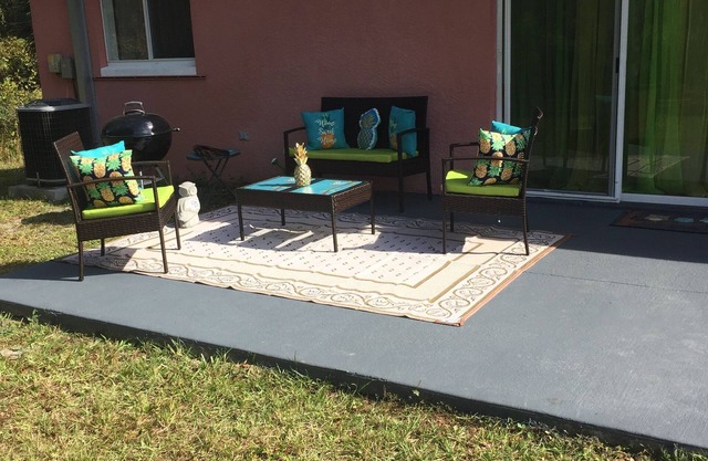 Maison confortable et élégante avec vue boisée à North Port, Fl