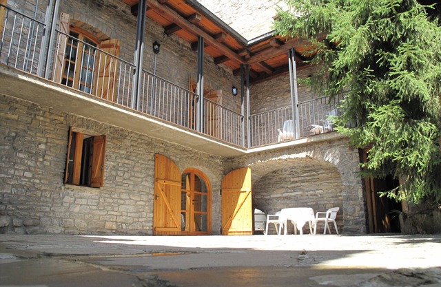 Casa Rural Biescas confortable et ensoleillé avec des chimineas,