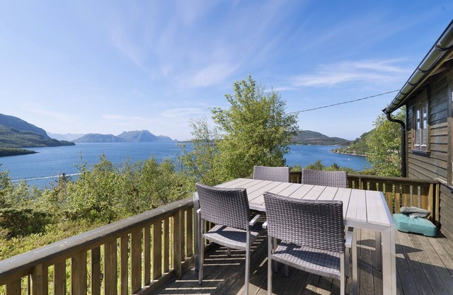 Cozy and unassuming cabin with fantastic views
