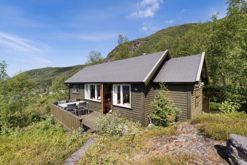 Cozy and unassuming cabin with fantastic views