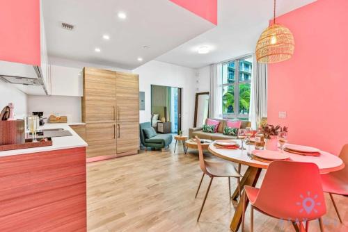 Cozy Apartment - Hot Tub - NearBeach - Broad - walk