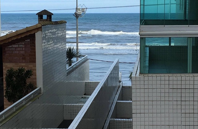 Appartement confortable dans un immeuble en bord de mer avec Wi-Fi