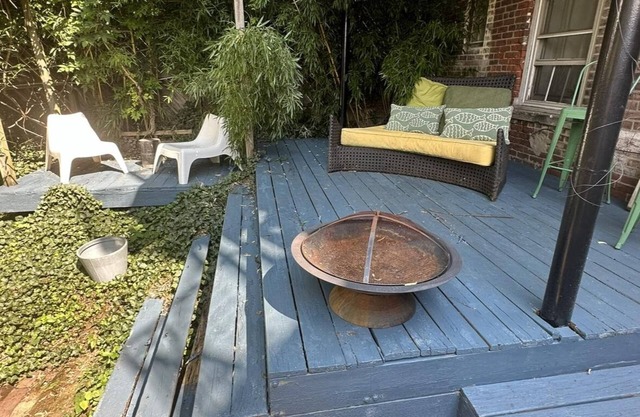 Cozy apartment in charming Mt Adams, Cincinnati with WiFi, AC