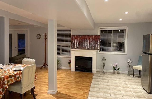 Cozy Apartment in Courtice warm and friendly!
